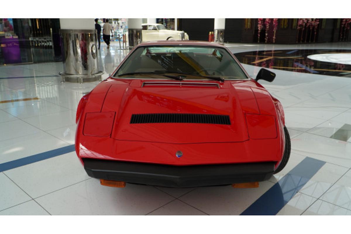 1986 Ferrari 328 GTS, photograph 1 of 3